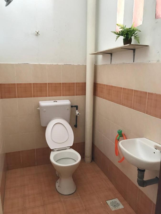 Solehah Homestay Seri Iskandar Luaran gambar