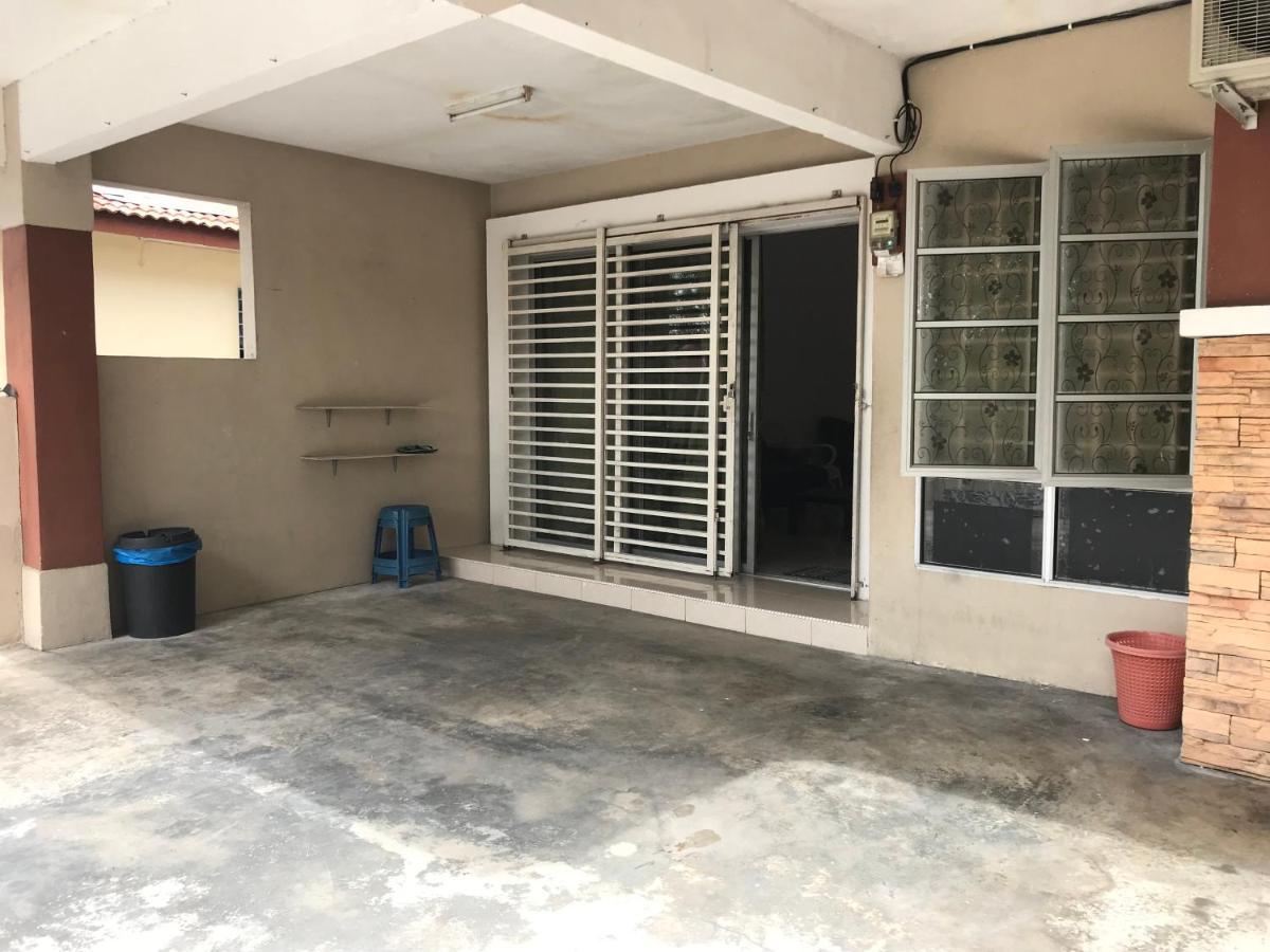 Solehah Homestay Seri Iskandar Luaran gambar