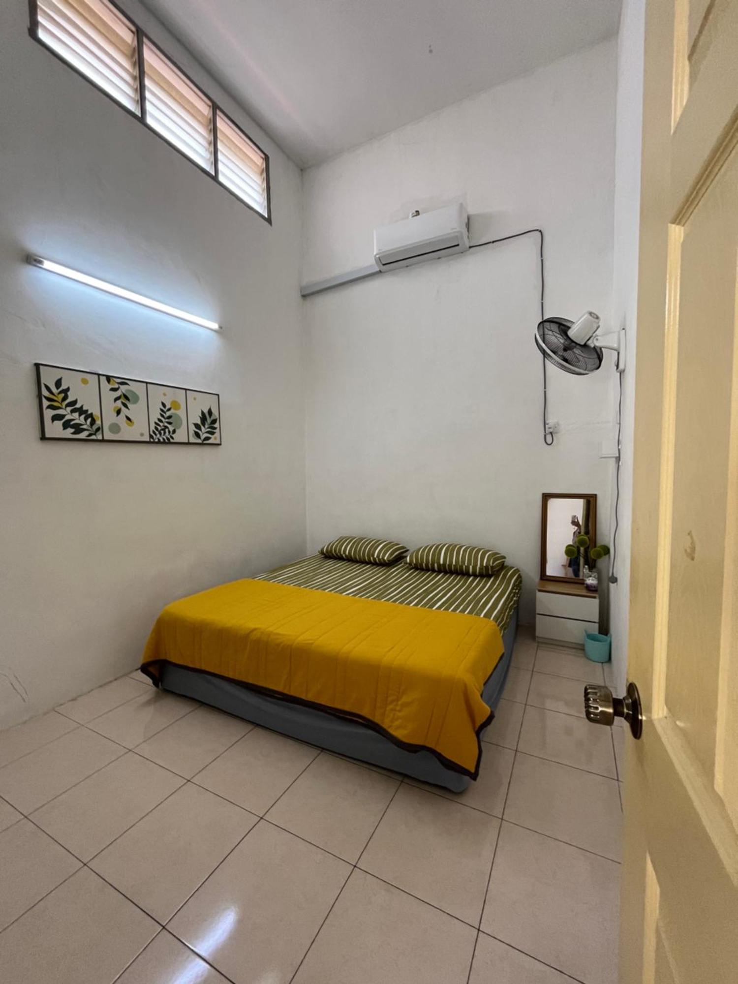 Solehah Homestay Seri Iskandar Luaran gambar